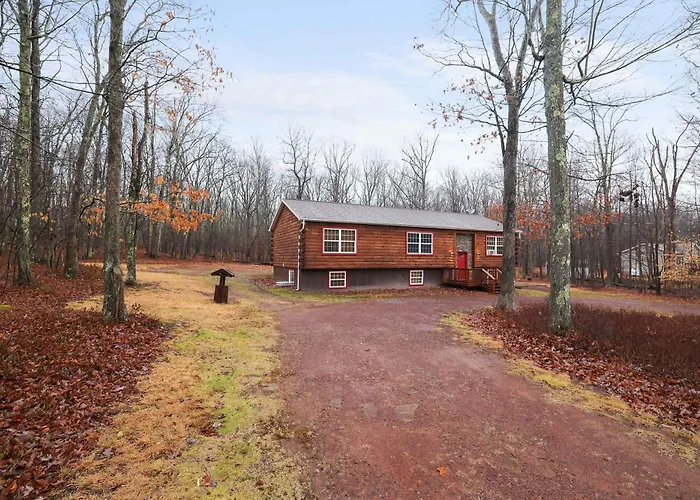 Cozy Freeland Retreat- Firepit Pool Table Hot Tub