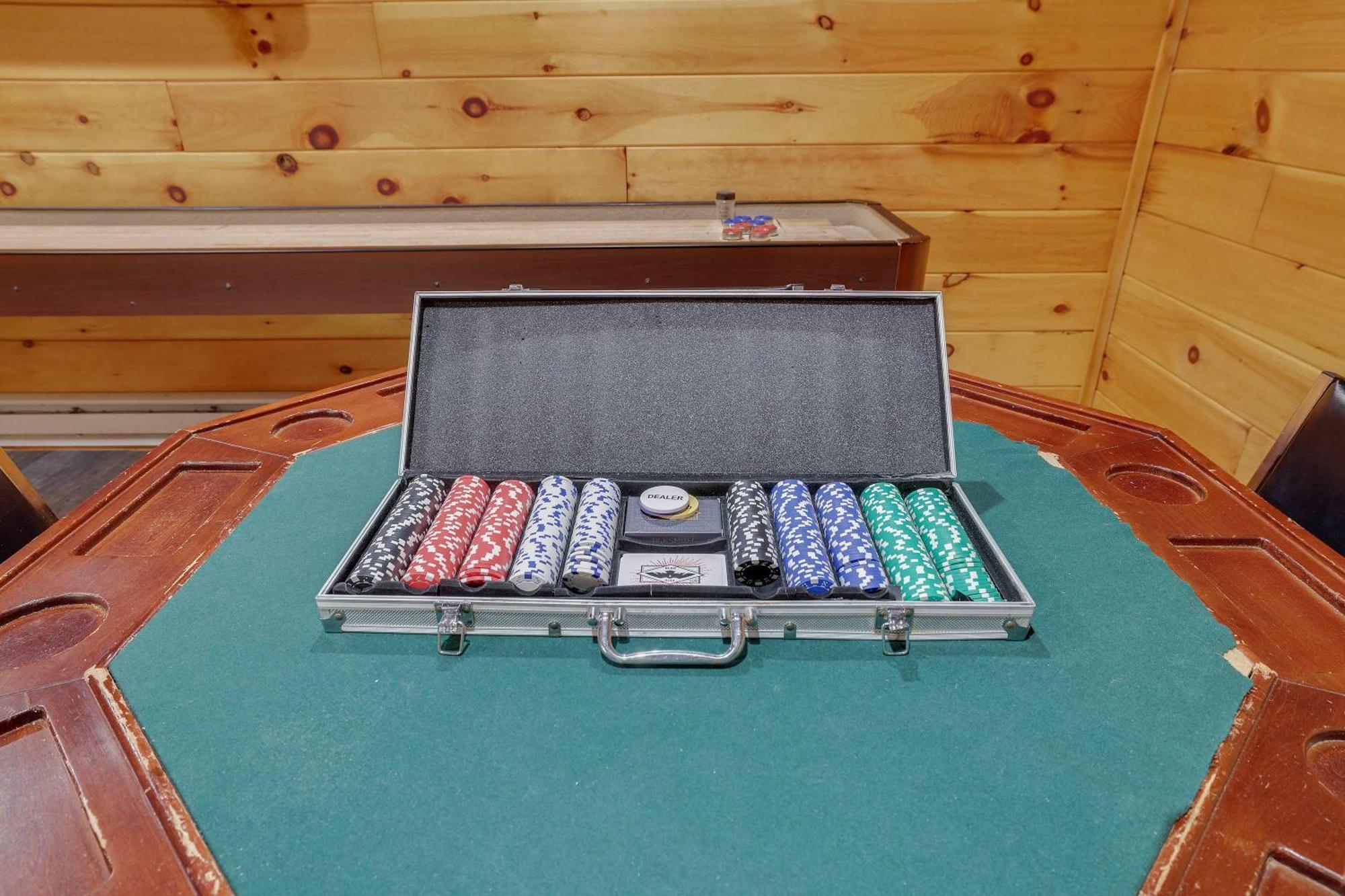 Cozy Freeland Retreat- Firepit Pool Table Hot Tub *