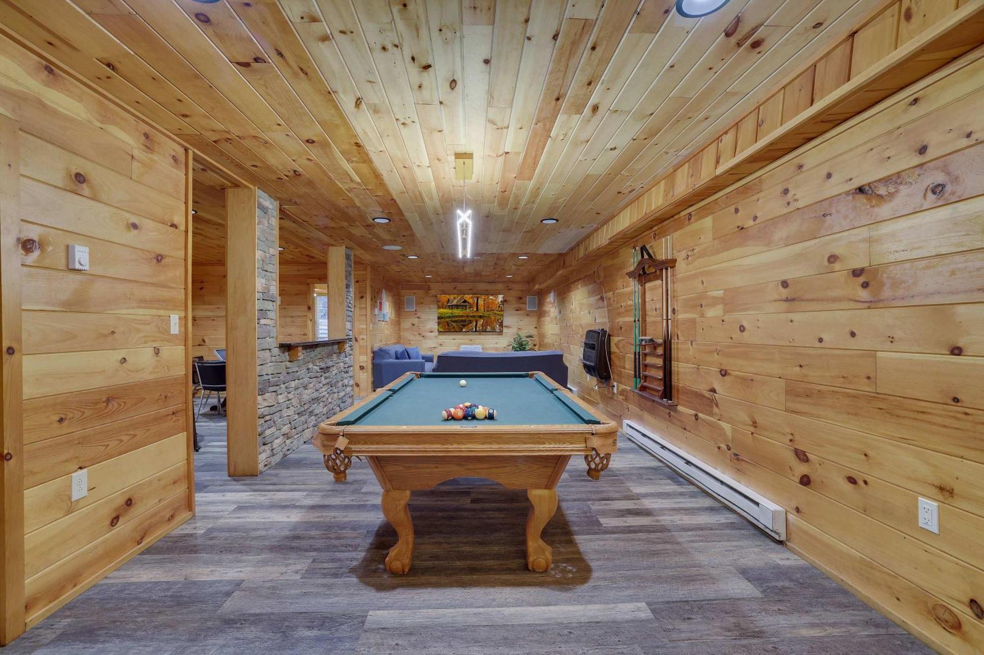 Cozy Freeland Retreat- Firepit Pool Table Hot Tub * White Haven
