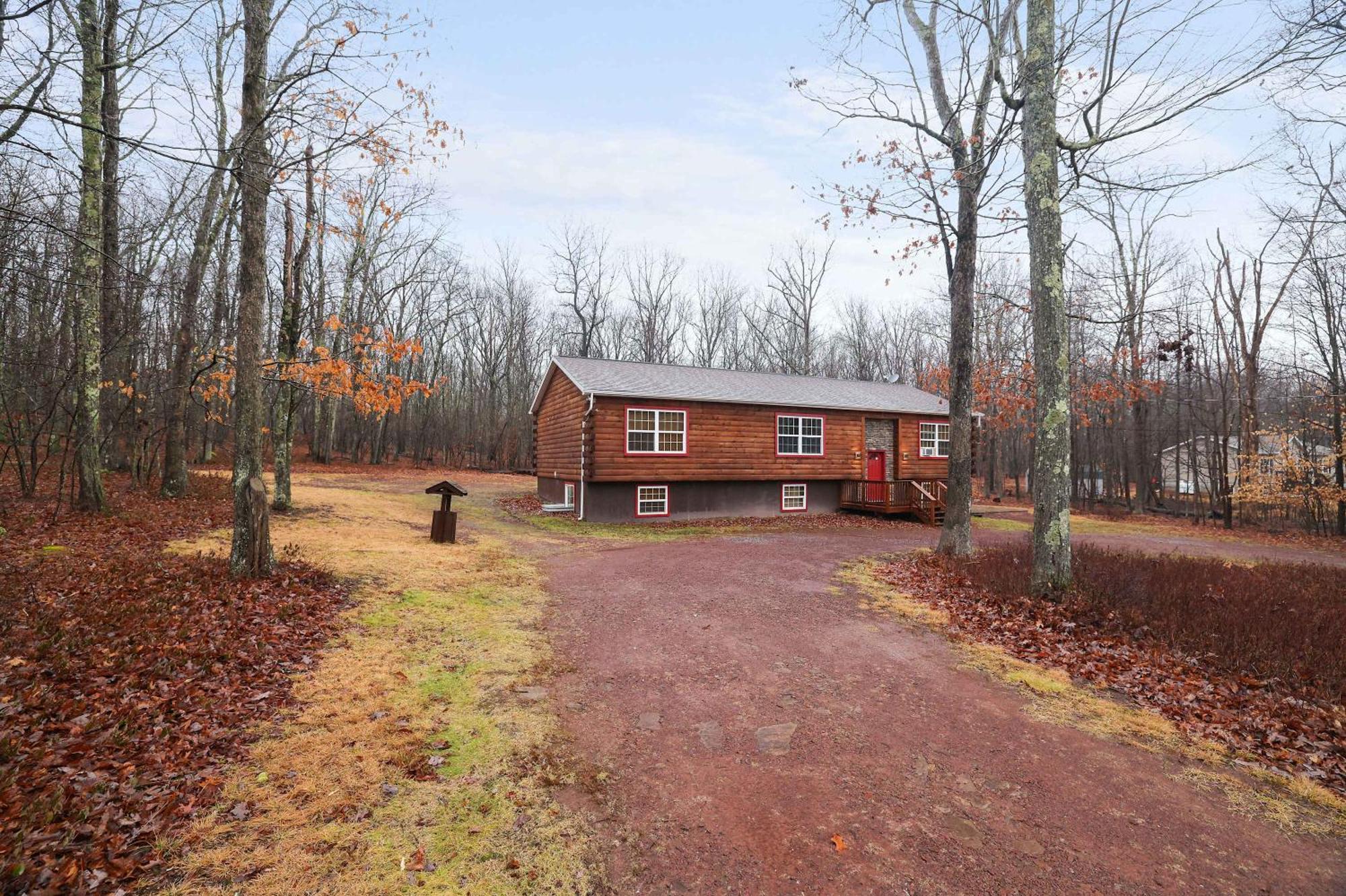 Cozy Freeland Retreat- Firepit Pool Table Hot Tub Holiday home