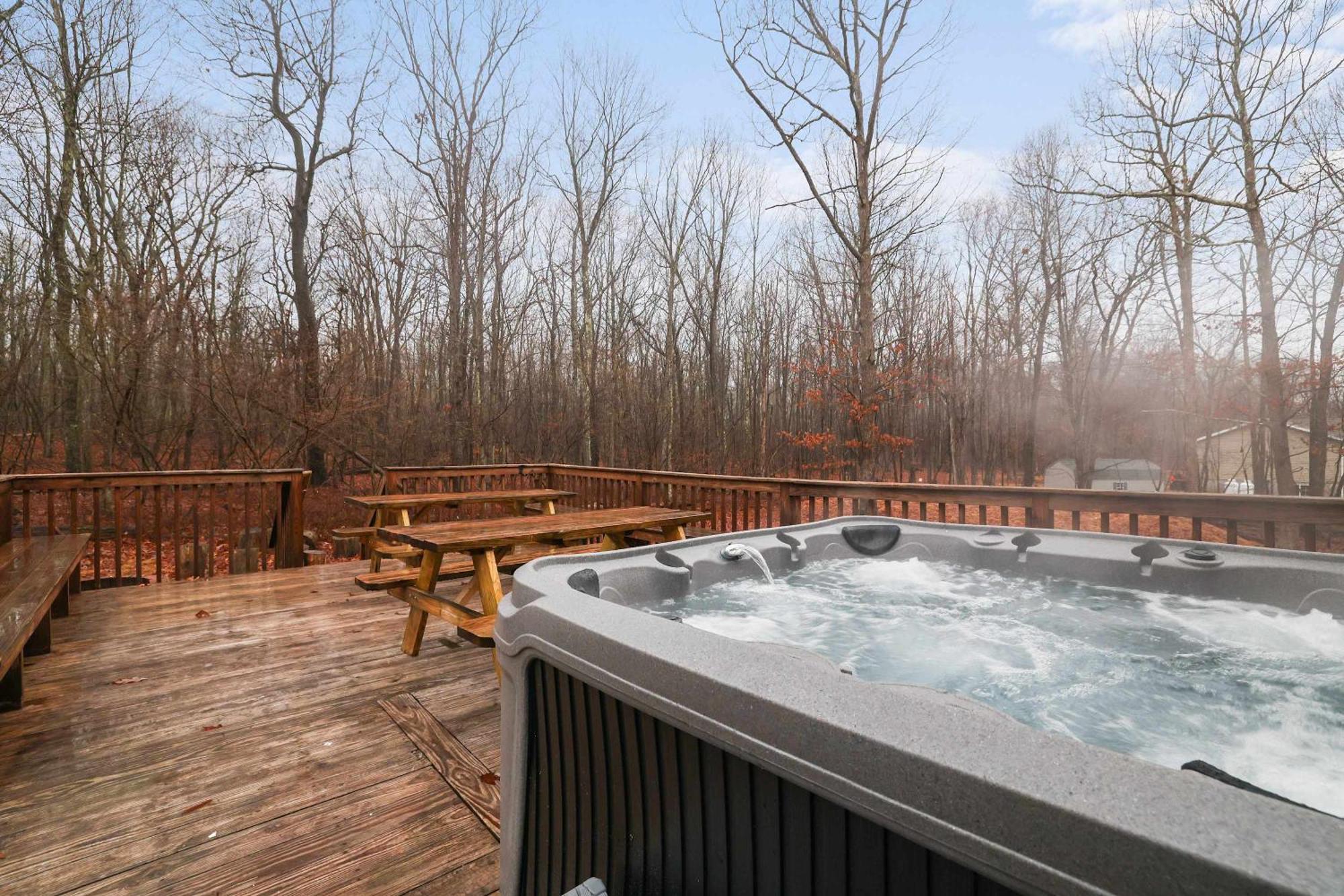 Holiday home Cozy Freeland Retreat- Firepit Pool Table Hot Tub